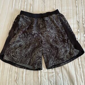 Under Armour Athletic Shorts | Size M